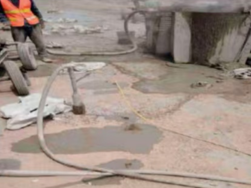 高州水泥混凝土路面板底注浆技术 路面脱空注浆整治方案